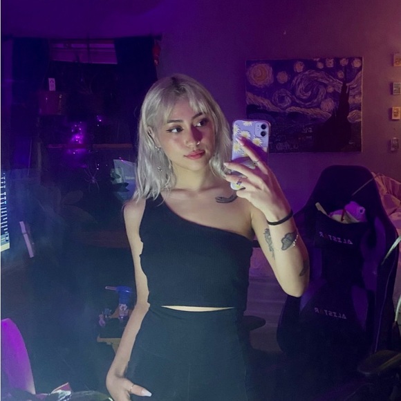 Meet your Posher, Kate - Picture 3 of 3